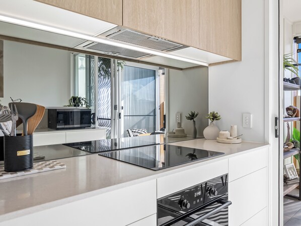 Fridge, microwave, oven, stovetop