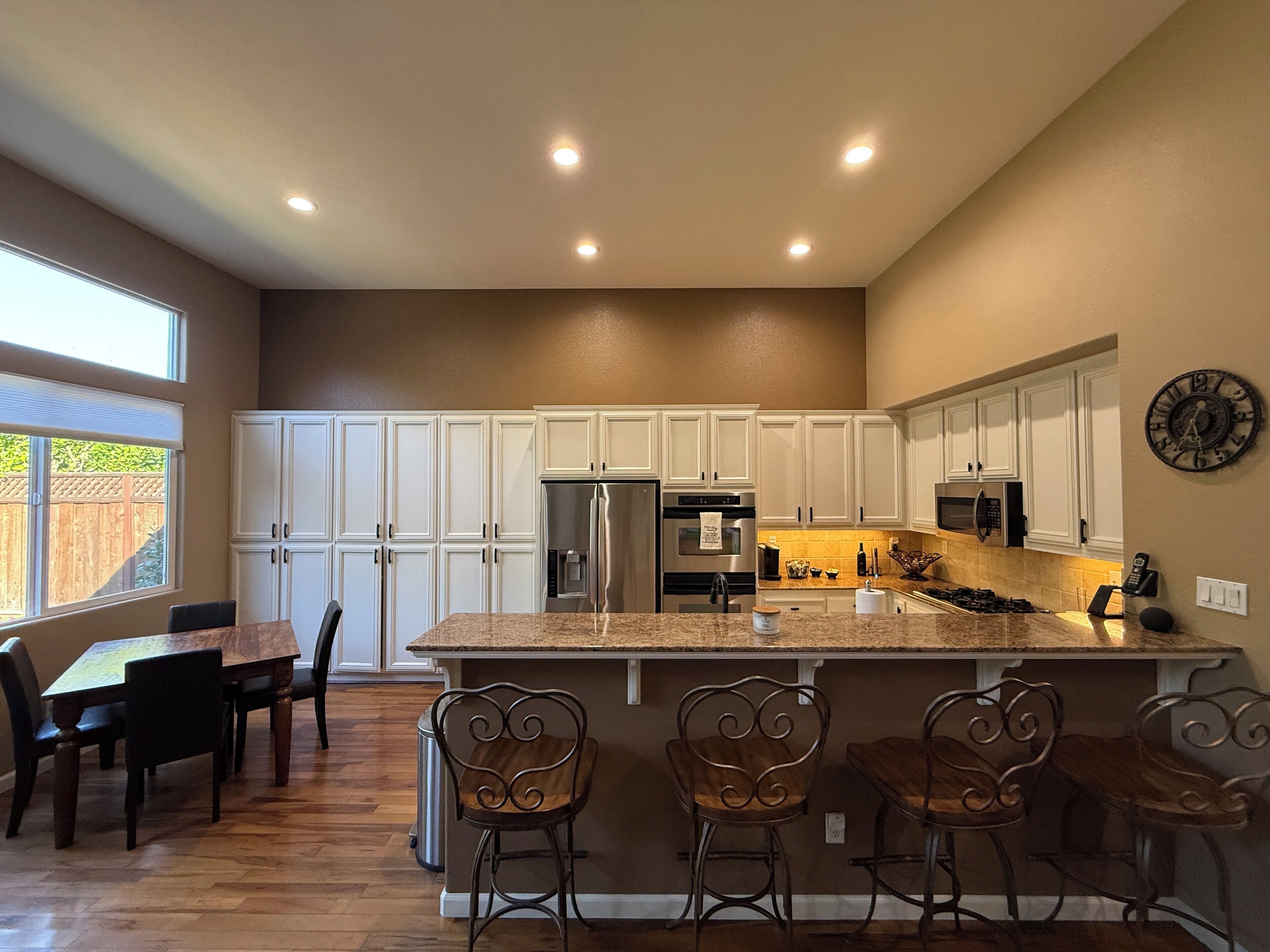 Refrigerador, microondas, horno, placa de cocina