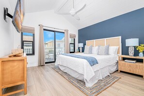 Free WiFi, bed sheets - Remodeled 5BR Oceanview Retreat, Steps from 44th Street Beach (Newport Beach)