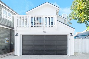 Exterior - Remodeled 5BR Oceanview Retreat, Steps from 44th Street Beach (Newport Beach)