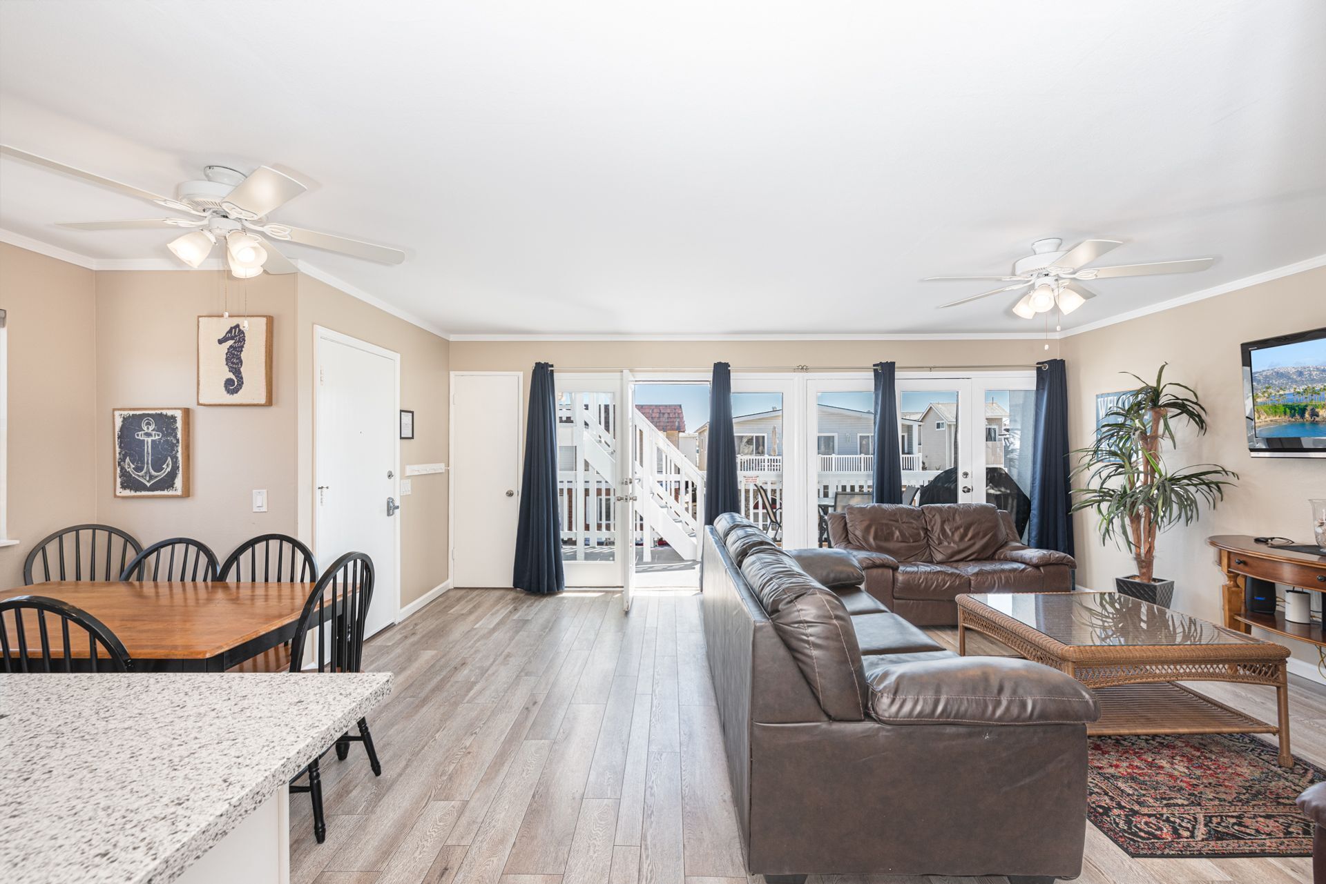 6br Beachside Getaway With A/c | Ocean Views | Steps To Sand | Guest Favorite - Huntington Beach, CA
