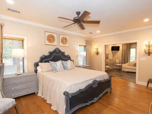 9 bedrooms, iron/ironing board, WiFi, bed sheets - Luxury 9-BR Estate -- 3 Homes & Cottage on 14 Acres, 10 Miles to Ole Miss (Oxford)