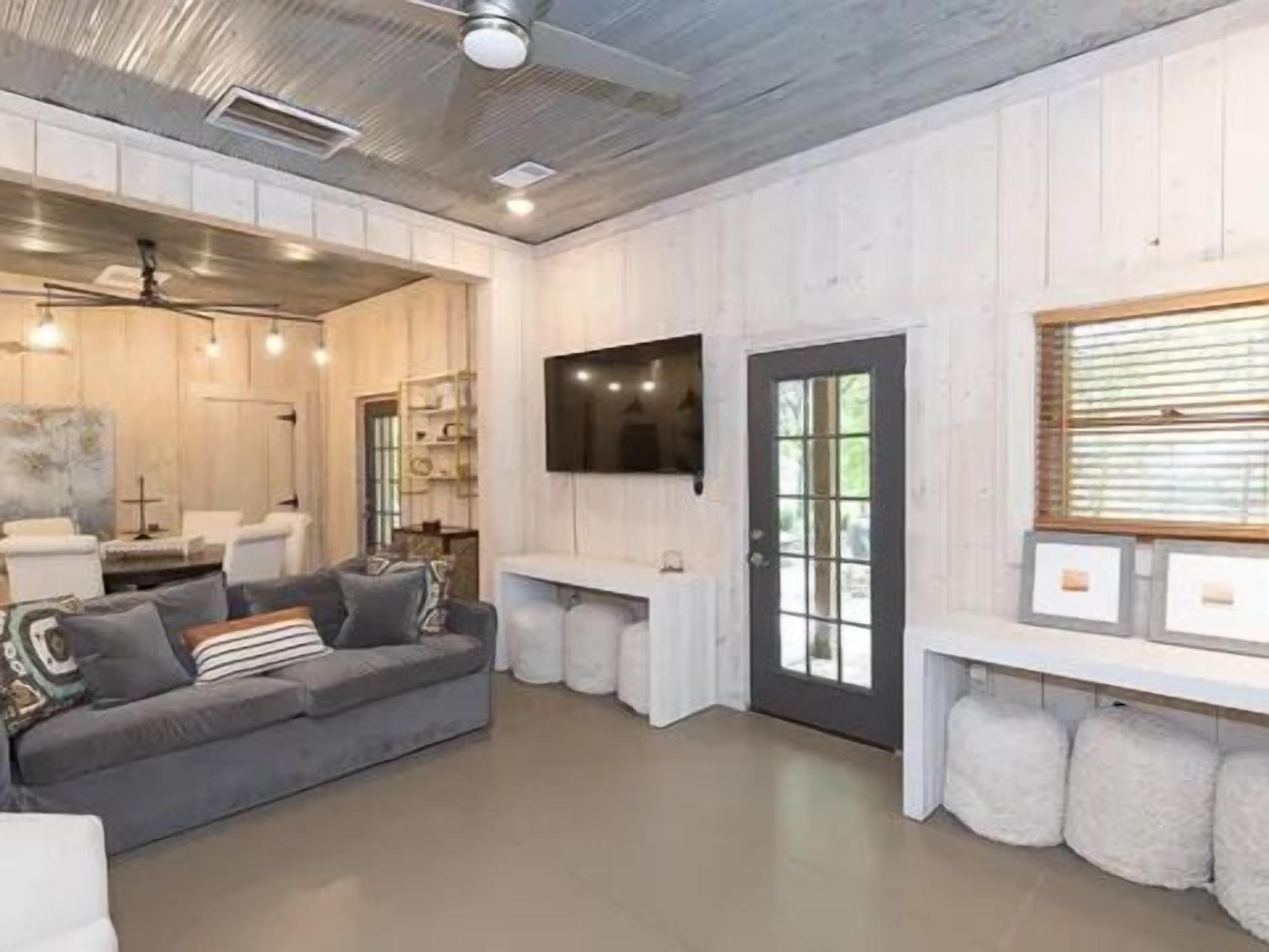 Smart TV, fireplace, video games