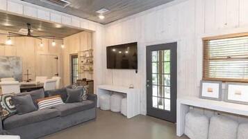 Smart TV, fireplace, video games