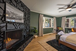 4 makuuhuonetta, työpöytä, silitysrauta/-lauta, ilmainen Wi-Fi