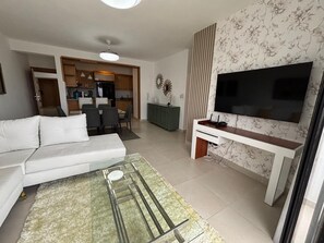 Interior - cipres (Puñal)