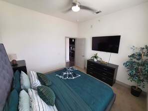 1 habitación, tabla de planchar con plancha, wifi gratis y ropa de cama 