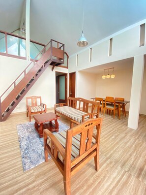 Deluxe House, Balcony, Lake View | Living area - Bedugul Lake View Inn (Baturiti)