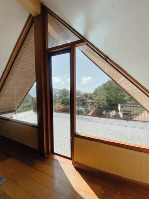 Deluxe House, Balcony, Lake View