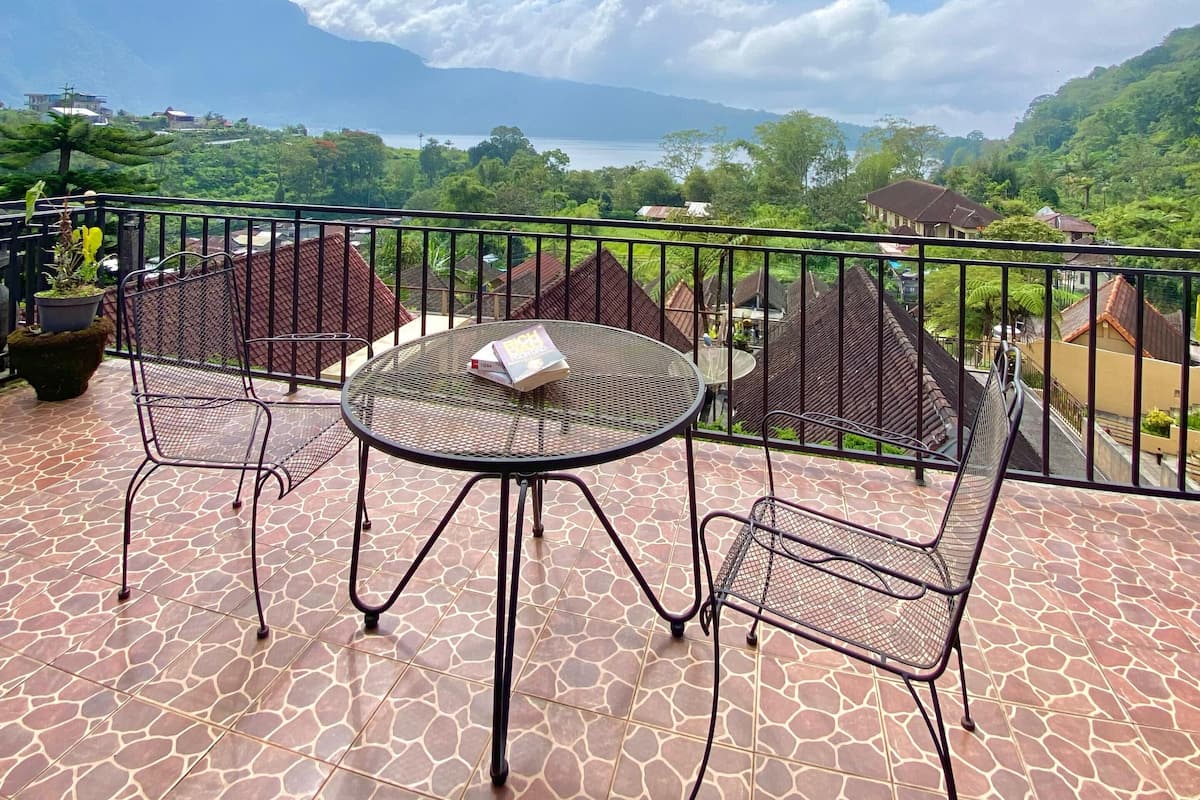 Deluxe House, Balcony, Lake View | Terrace/patio