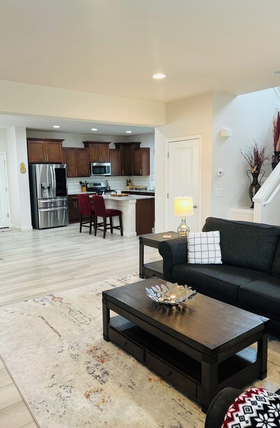 Riverfront Retreat close to Boeing, I-5 and downtown Everett!