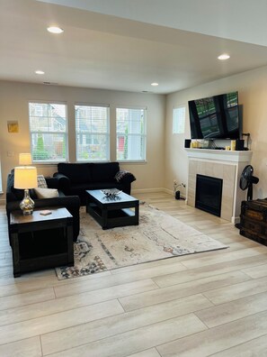 Téléviseur connecté, foyer, lecteur de DVD