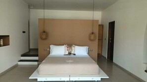 3 bedrooms, iron/ironing board, internet, bed sheets