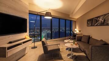 Suíte, 2 quartos | Cofres nos quartos, escrivaninha, ferros/tábuas de passar roupa