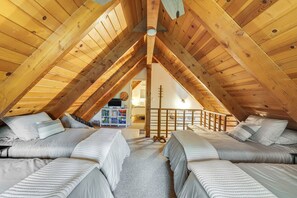 3 bedrooms, desk, free WiFi, bed sheets