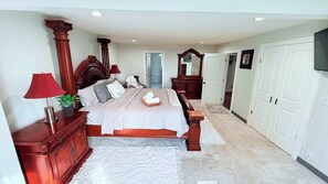 3 habitaciones, tabla de planchar con plancha, internet y ropa de cama