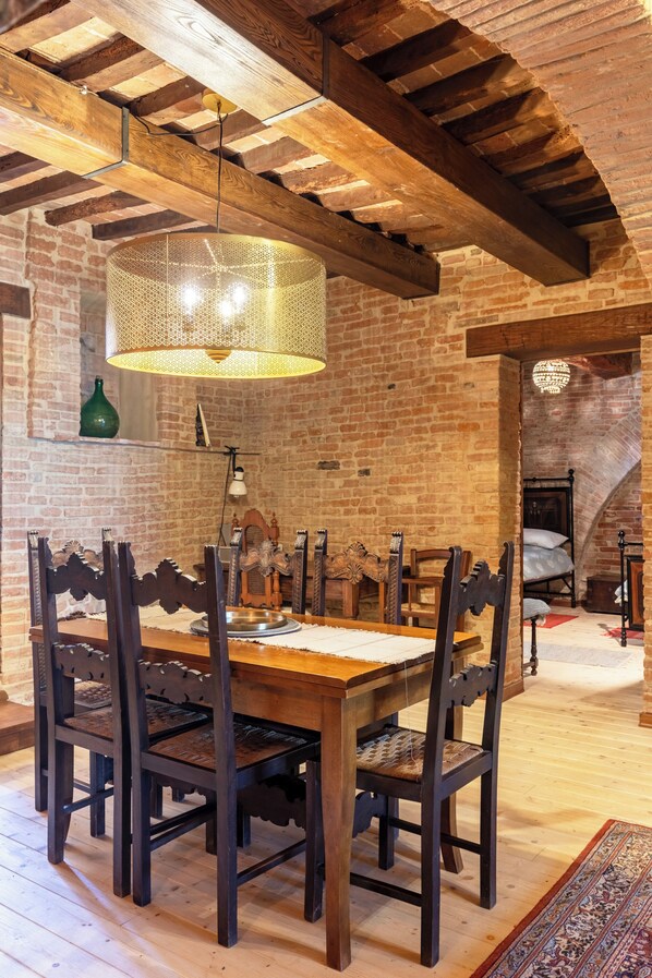 Dining - Tuscany - Townhouse - Sleeps 18 - Garden near Lake (Gioiella)