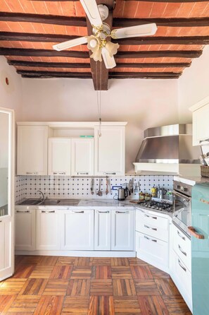 Refrigerador, horno, placa de cocina, lavavajillas