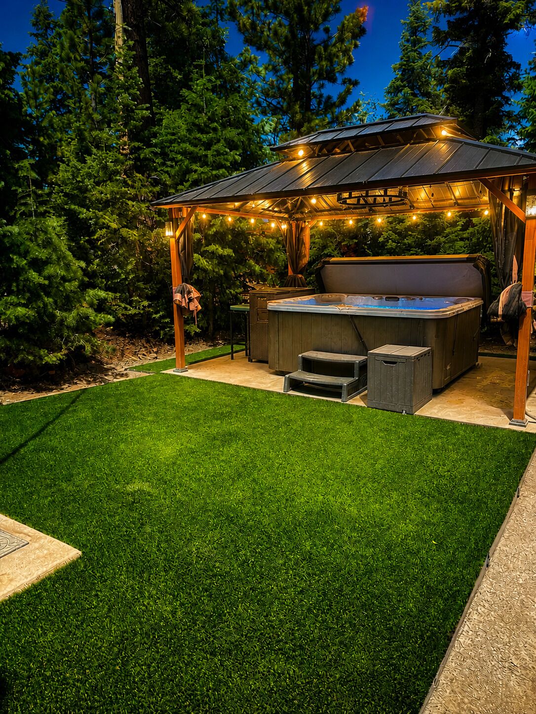 Outdoor spa tub