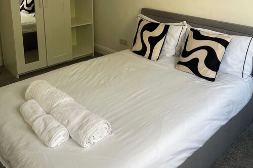Glasgow City Apartment with 2 Bedrooms