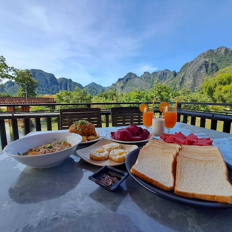 Property grounds. Vang Vieng SCK Hotel
