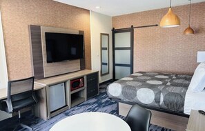 Íróasztal, laptophoz jól használható munkafelület és ingyenes wifi