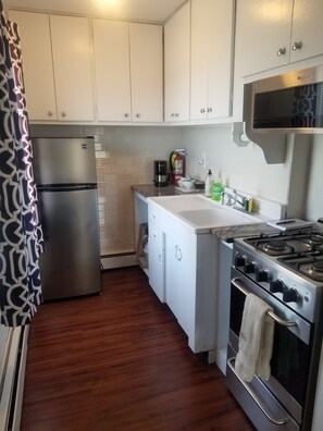 Unclassified image, 4 of 7, button