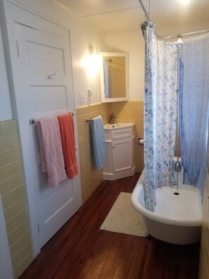 Unclassified image, 5 of 7, button