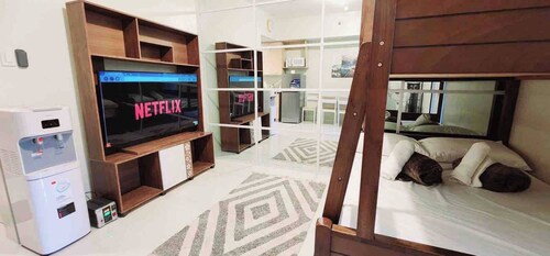 Room-604 New Brenthill Premium Condo Nea