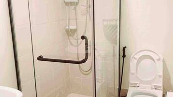 Room, 1 Bedroom | Bathroom