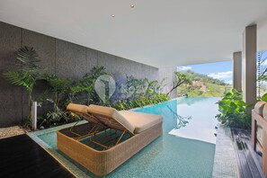 Infinity pool
