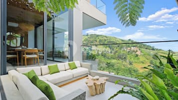 Villa, 6 Bedrooms, Mountain View | Living area