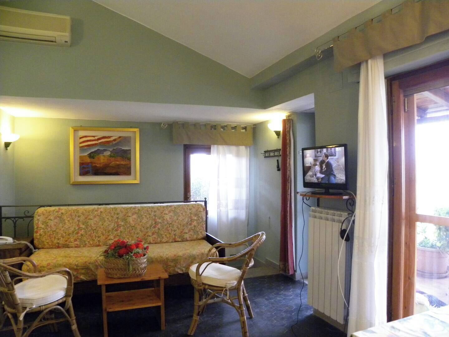 Terrace Suite: Your Fantastic Holiday In A Quaint Village With Mountain View! - Casteldaccia