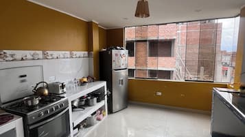 舒适宿舍, 多张床, 方便轮椅进入的淋浴, 城市景观 | 私人厨房 | 厨具/餐具