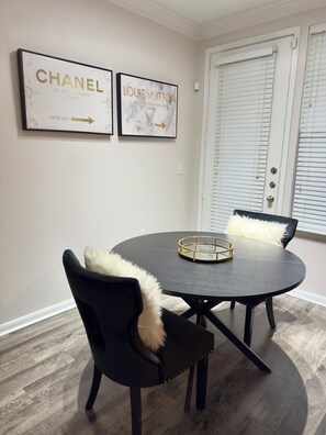 Dining - Modern Executive Suite- NRG, Medical Center, Downtown Houston (Houston)