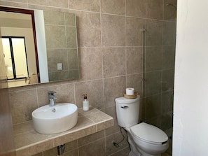 Bruser, håndklæder, Sæbe, Toiletpapir
