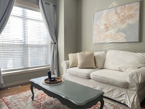 TV - Cozy Lake Getaway - No Cleaning Fee! (Sylvan Lake)