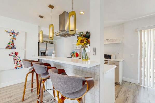 Fridge, microwave, oven, stovetop - Sunny Mountain-View Retreat with Pool, Golf, and Tasty Eats Just Steps Away (Palm Desert)