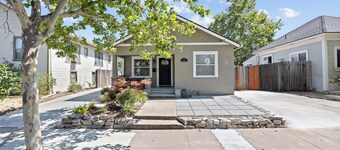 Cozy Home - 7 Min. Walk to UC Davis Medical Ctr. Sacramento,  
EV- Charger Leve2