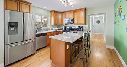 The Loft Nest, 2-bedroom, up to 6 Gusts
7 Minutes' Walk to UC Davis Medical Ctr.