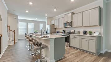 微波炉、烤箱、炉灶、洗碗机