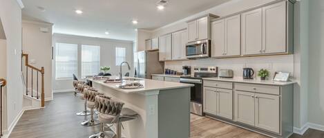 Micro-ondes, four, plaque de cuisson, lave-vaisselle