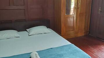Classic Room, Park View | Desk, free WiFi