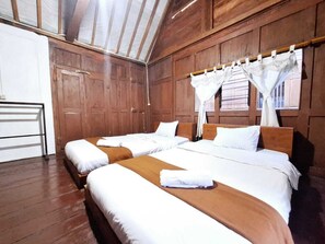 Classic Room, Park View | Desk, free WiFi