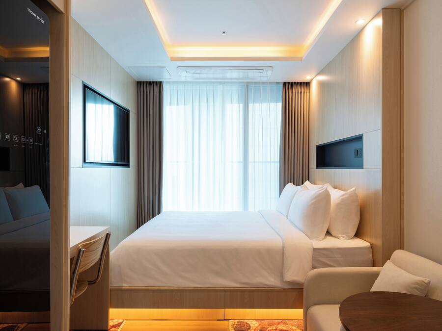 Desk, laptop workspace, WiFi (free), bed sheets