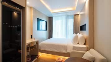 Signature Double Room, 1 King Bed | Desk, laptop workspace, free WiFi, bed sheets