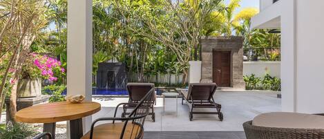 Deluxe tweepersoonskamer, balkon | Een bureau, gratis wifi