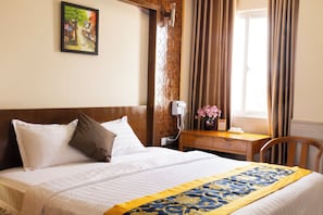 Espacio para trabajar con laptop y wifi gratis