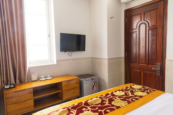 Standard Room, City View | Laptop workspace, free WiFi