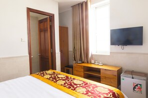 Standard Room, City View | Laptop workspace, free WiFi